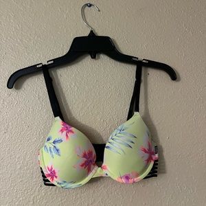 Set of victoria secret bras